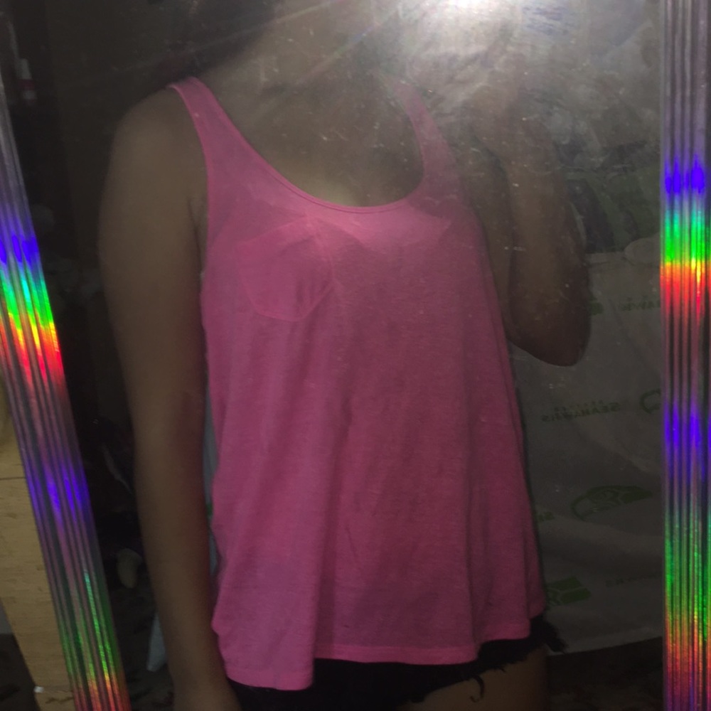 pink tank top